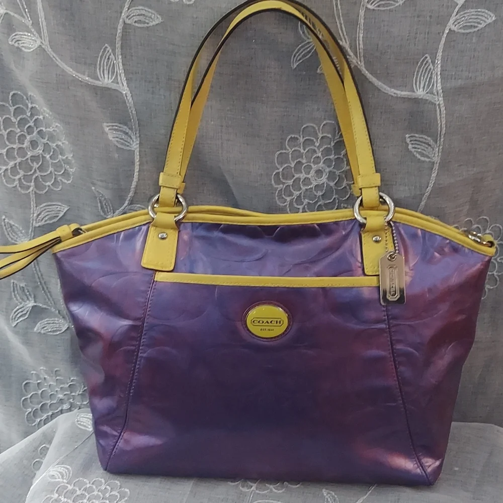 Coach embossed tote - Picture 8 of 8